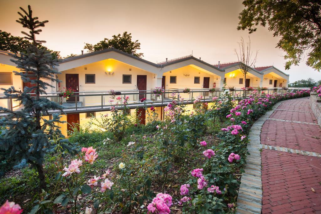 Hotel Stari Podrum Илок Экстерьер фото