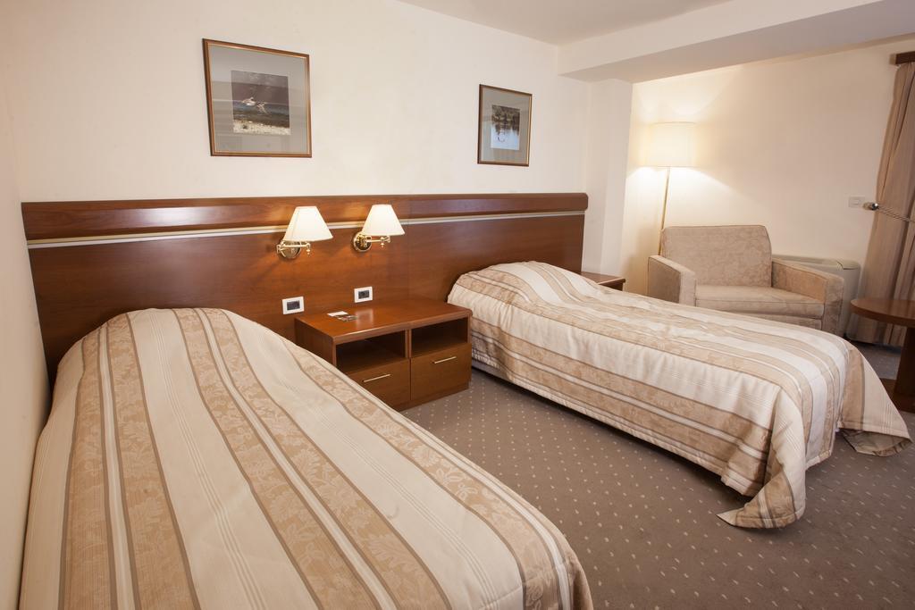 Hotel Stari Podrum Илок Экстерьер фото
