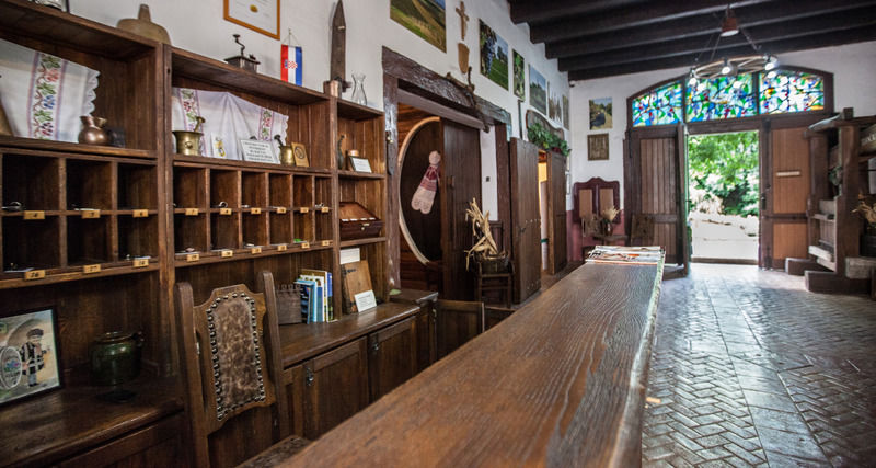 Hotel Stari Podrum Илок Экстерьер фото