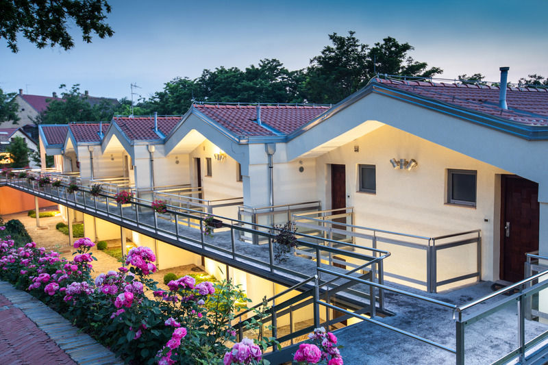 Hotel Stari Podrum Илок Экстерьер фото